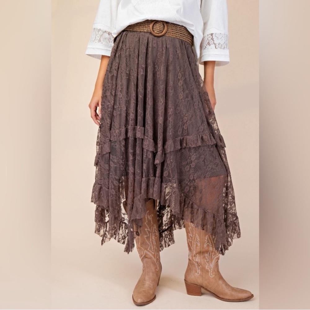 NWT Easel Lace Sharkbite Skirt